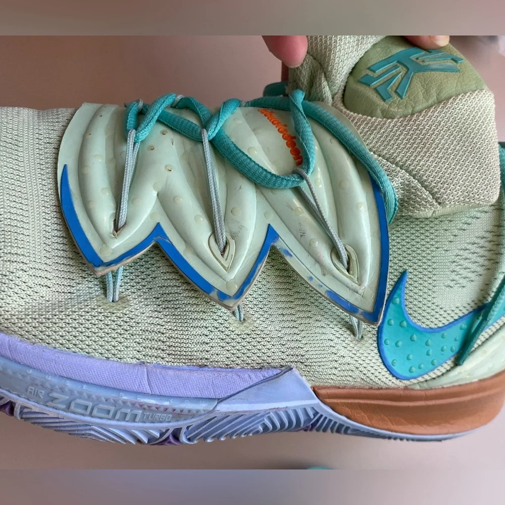 Nike | Size 10 Kyrie SpongeBob‎ Squidward Basketball Sneakers